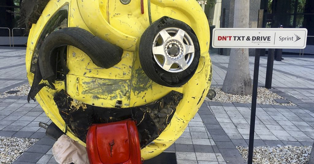 Company creates scary Emoji sculpture to alert sending SMS while driving!